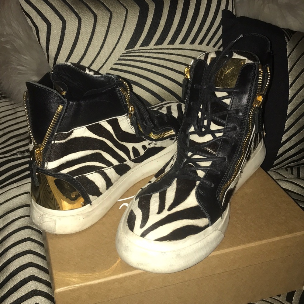 Men’s Zebra Hair Designer Sneakers * All Items 💯*